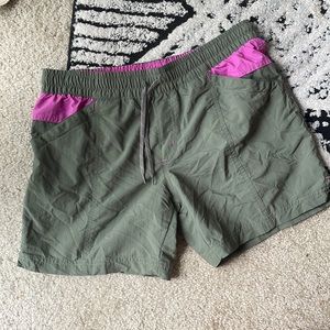 Columbia Women's OMNI-SHADE Walnut River Color Blocked Shorts Sz S